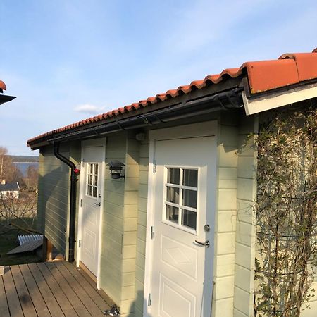 Two Small Guest Houses By Lake Rent Out As One Hjo Exterior photo