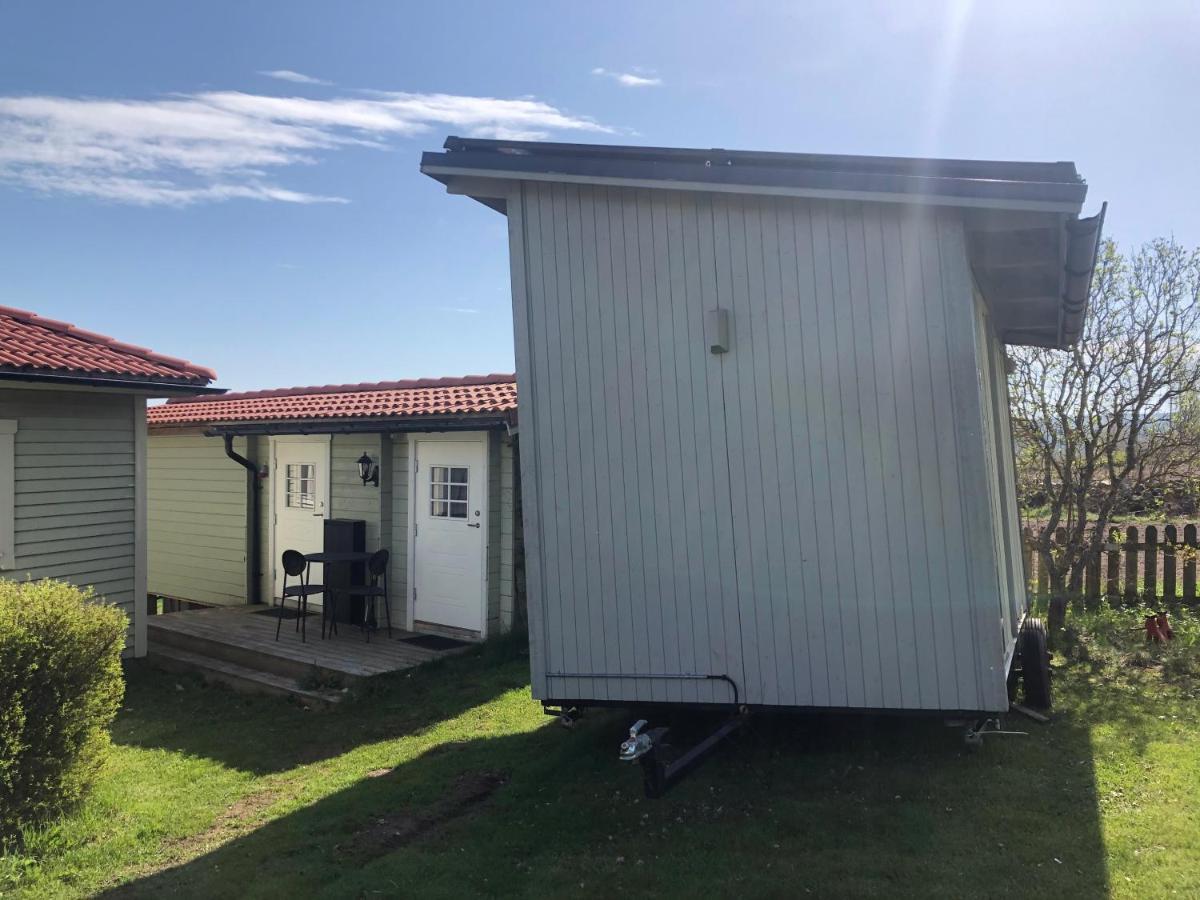 Two Small Guest Houses By Lake Rent Out As One Hjo Exterior photo
