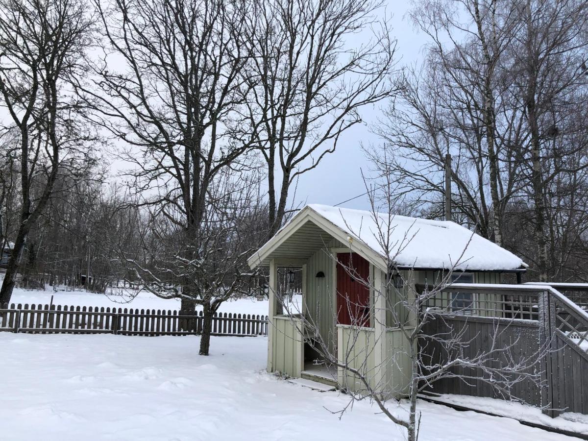 Two Small Guest Houses By Lake Rent Out As One Hjo Exterior photo