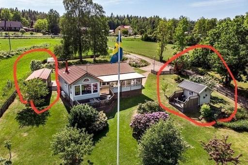 Two Small Guest Houses By Lake Rent Out As One Hjo Exterior photo