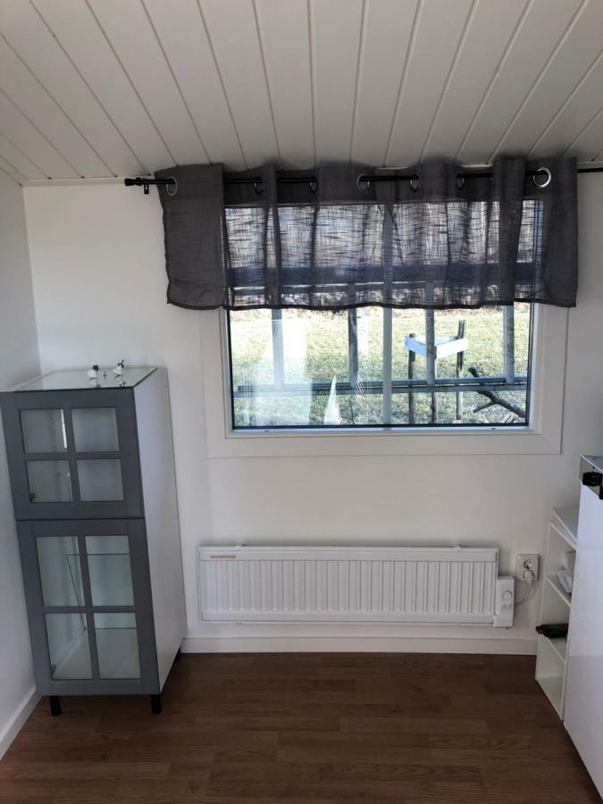 Two Small Guest Houses By Lake Rent Out As One Hjo Exterior photo