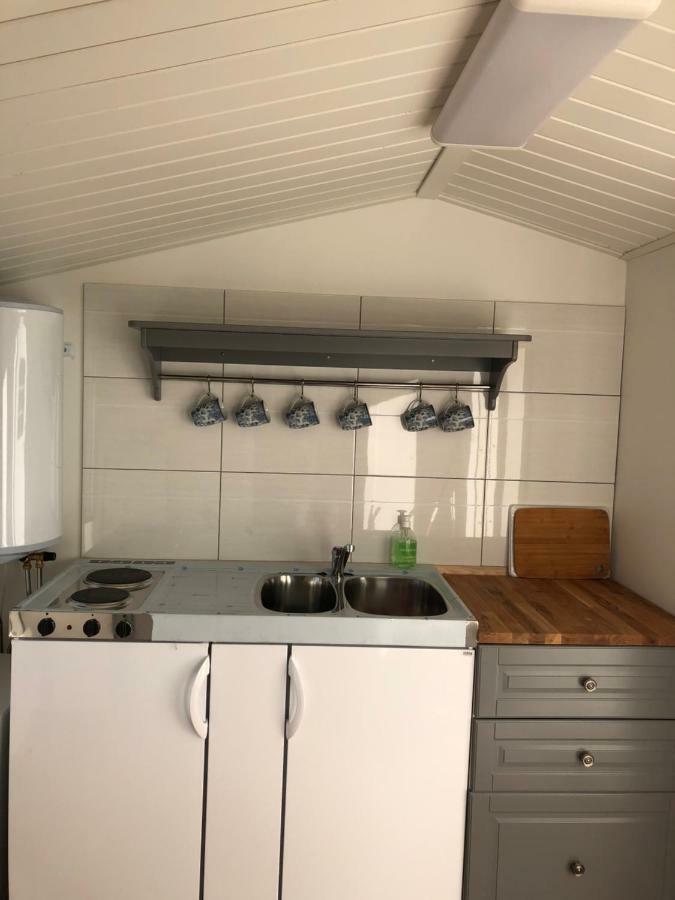 Two Small Guest Houses By Lake Rent Out As One Hjo Exterior photo